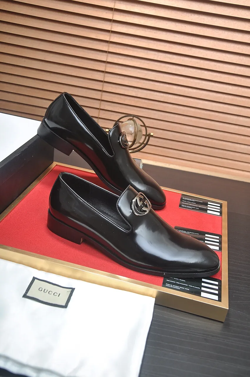Men's shoes💰500💶Italy's top luxury men's shoe giant (GUCCI) (Gucci) (full cowhide lining) new arrival🍃Original European style🔰 Pleasant to the eye😍In order to make the shoes more durable and non-deformable🌀The production continues to follow traditional methods but there is still no lack of innovation💪Choose original sheepskin for the leather♻️ Smooth and natural And extra bright ⭐Made of imported cowhide, the first choice of rich people 38-45 (45 customized)